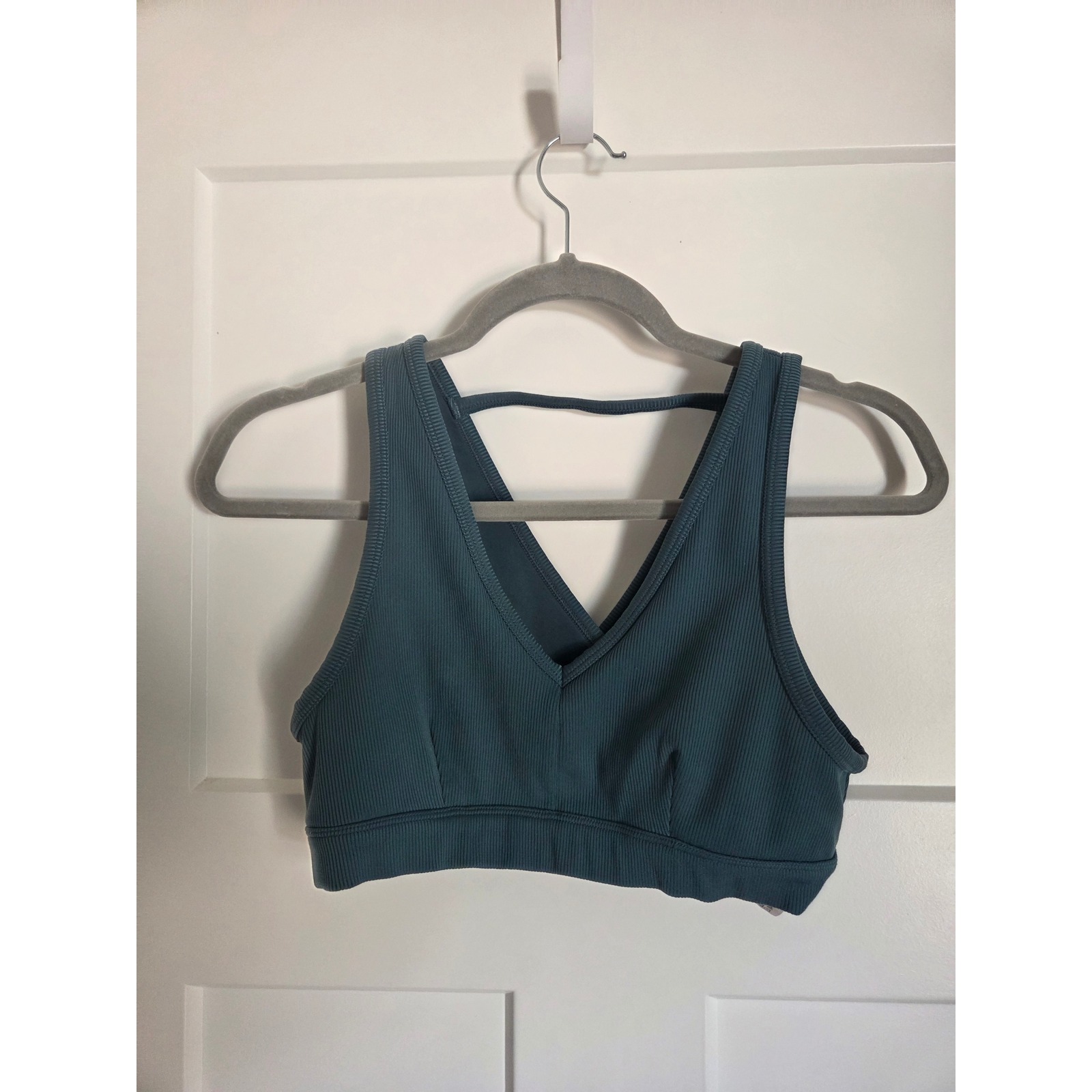 Alo Yoga Togetherness V-Neck Sports Bra Seagrass
